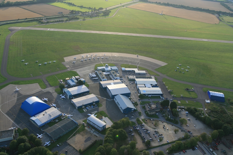Aircraft on the ground as we fly over Kidlington Airfield on&nbsp;Oxford&nbsp;hot air balloon flights